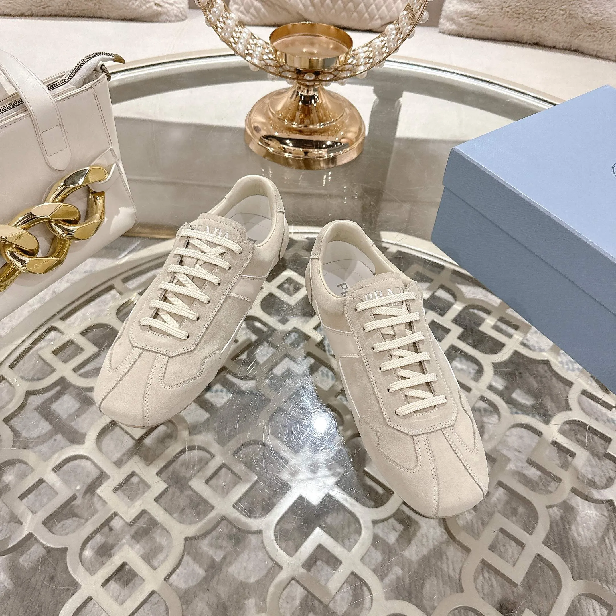 👟👟Ex-factory price 560👟👟 Men's size +10 PRADA, couple's casual shoes, original 1:1 development, high mercerized cowhide fabric with imported cowhide, silk sheepskin lining, rubber outsole, comfortable and soft upper feet, female size: 35 to 41. . Male 38 to 45, 🔥🔥🔥🔥🔥